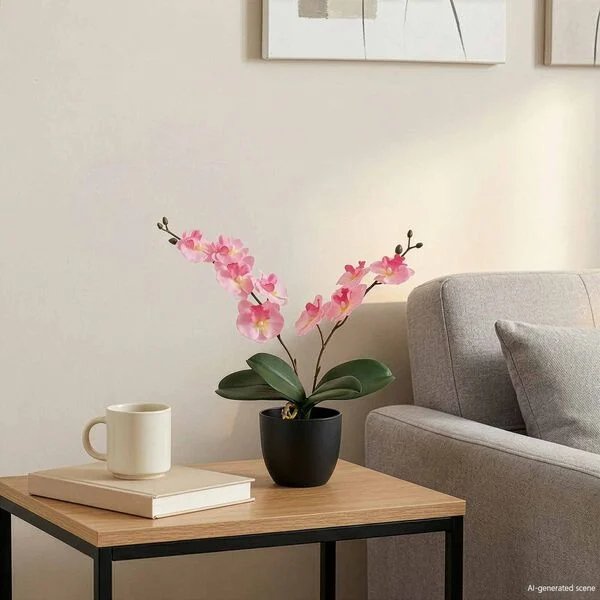 Detalus rožinės dirbtinės orchidėjos žiedų vaizdas