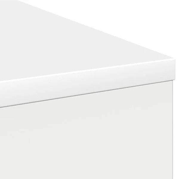 Modernus baltas stalas su minimalistiniu dizainu